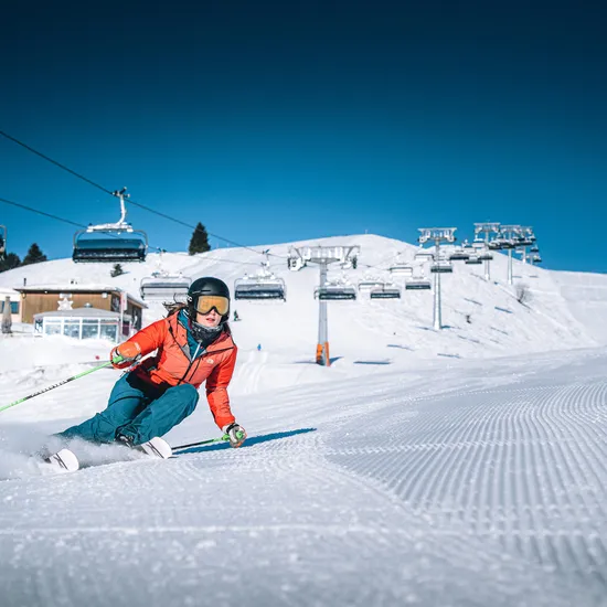 skifahren-in-oberdamuels_c_lukas-holland-damuels-faschina-tourismus_1_.jpg