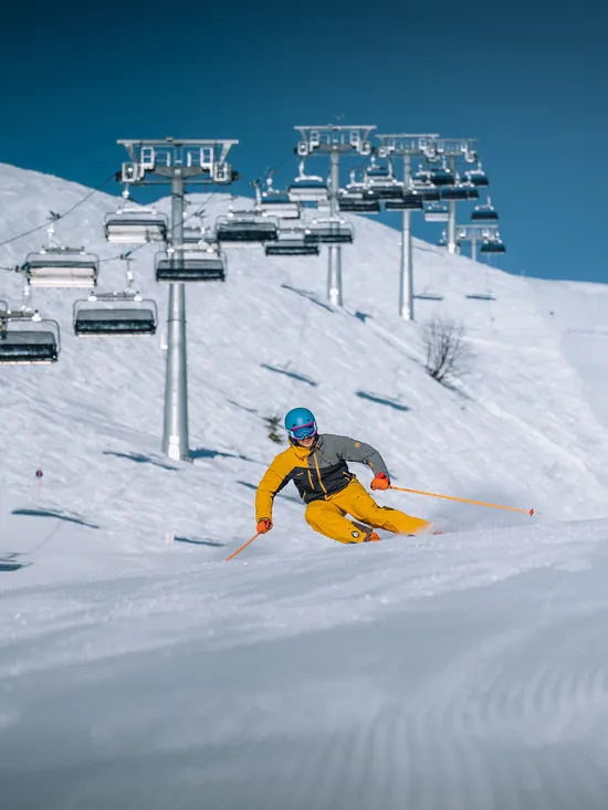 skifahren-in-oberdamuels_c_lukas-holland-damuels-faschina-tourismus_2_.jpg